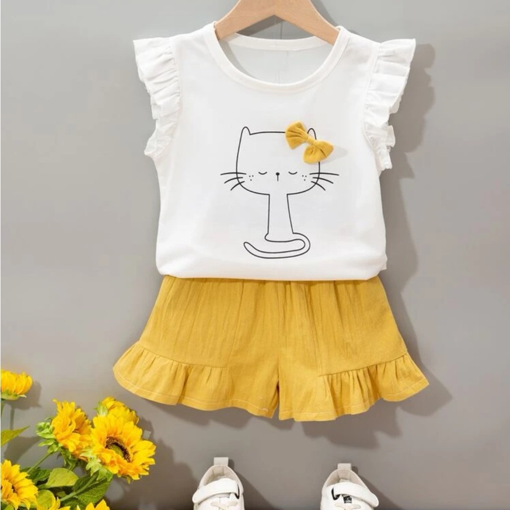 Toddler Girls Cartoon Graphic
Ruffle Sleeve Bow Front Top &
Shorts